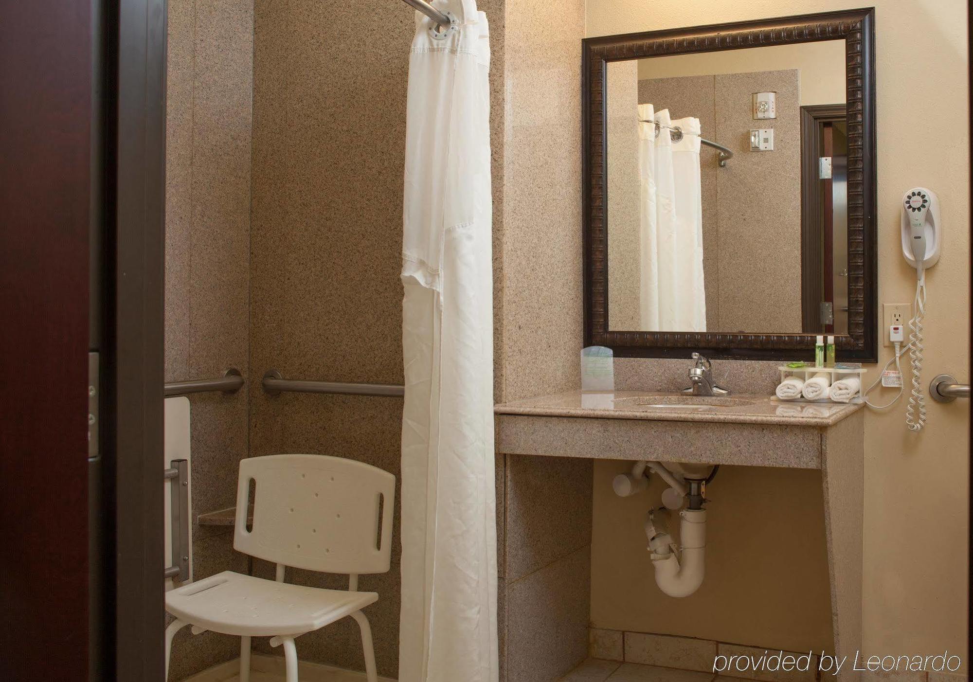 Holiday Inn Express Hotel & Suites Waller By Ihg Buitenkant foto