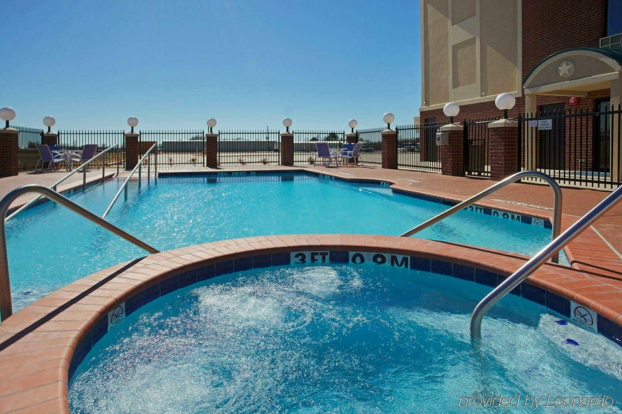 Holiday Inn Express Hotel & Suites Waller By Ihg Buitenkant foto